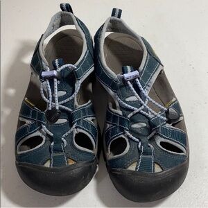 Keen Women's Blue and Black Close  Toed Outdoor Sandals